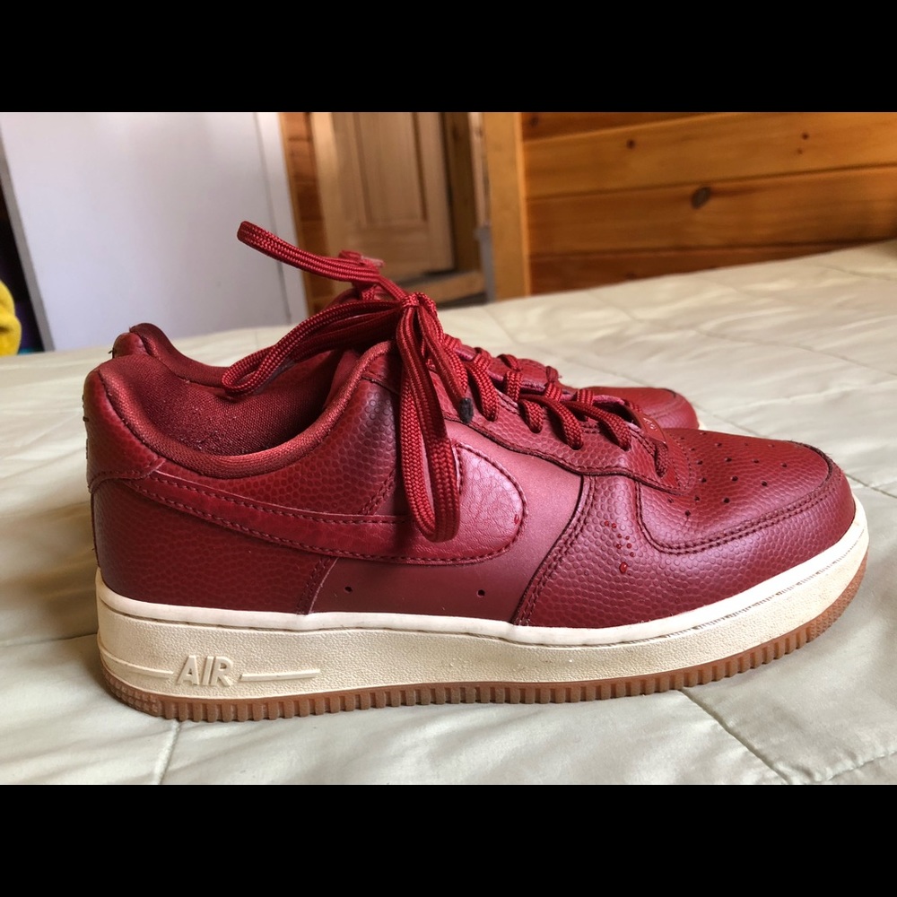 Nike Women’s Air Force 1 Seasonal Dark Cayenne